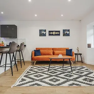 new-luxury-property-parking-business-relocations.brighton-hotels-england.com/