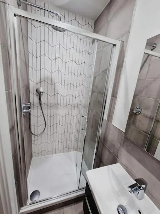 Lovely One Bedroom Apartment In Ilford Town