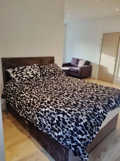 Lovely One Bedroom Apartment In Ilford Town United Kingdom