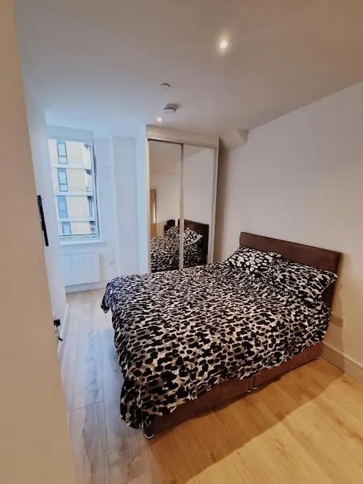 Lovely One Bedroom Apartment In Ilford Town 0*,